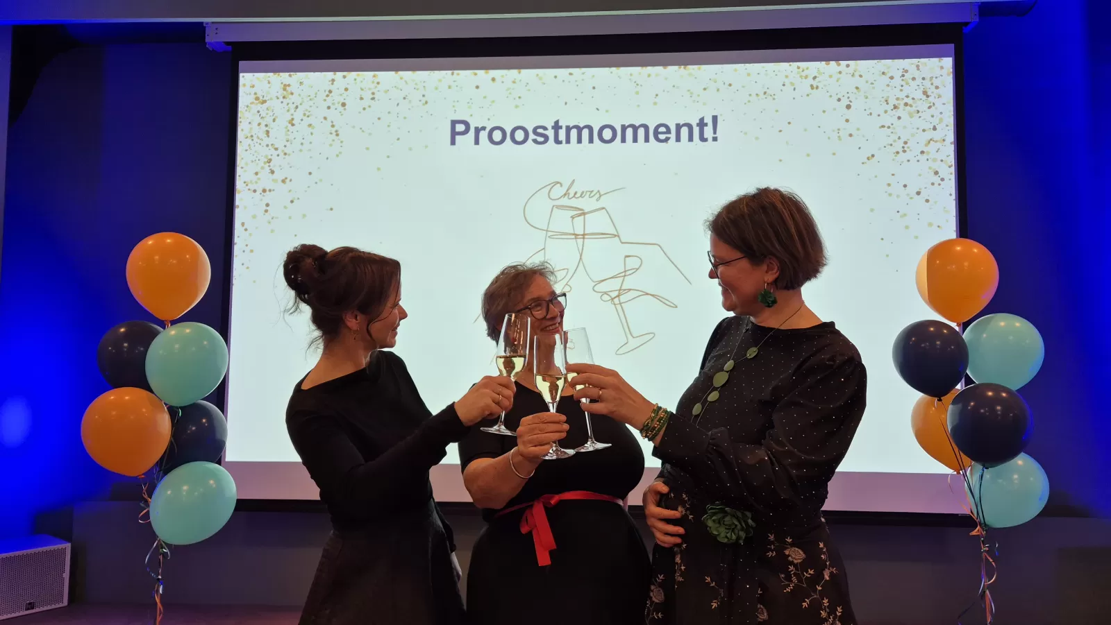Onderzoek, opleiding en de beroepsvereniging proosten samen tijdens het lustrum